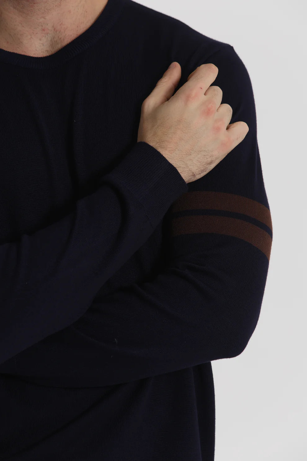 MAGLIA GIROCOLLO CON DETTAGLI 7x8