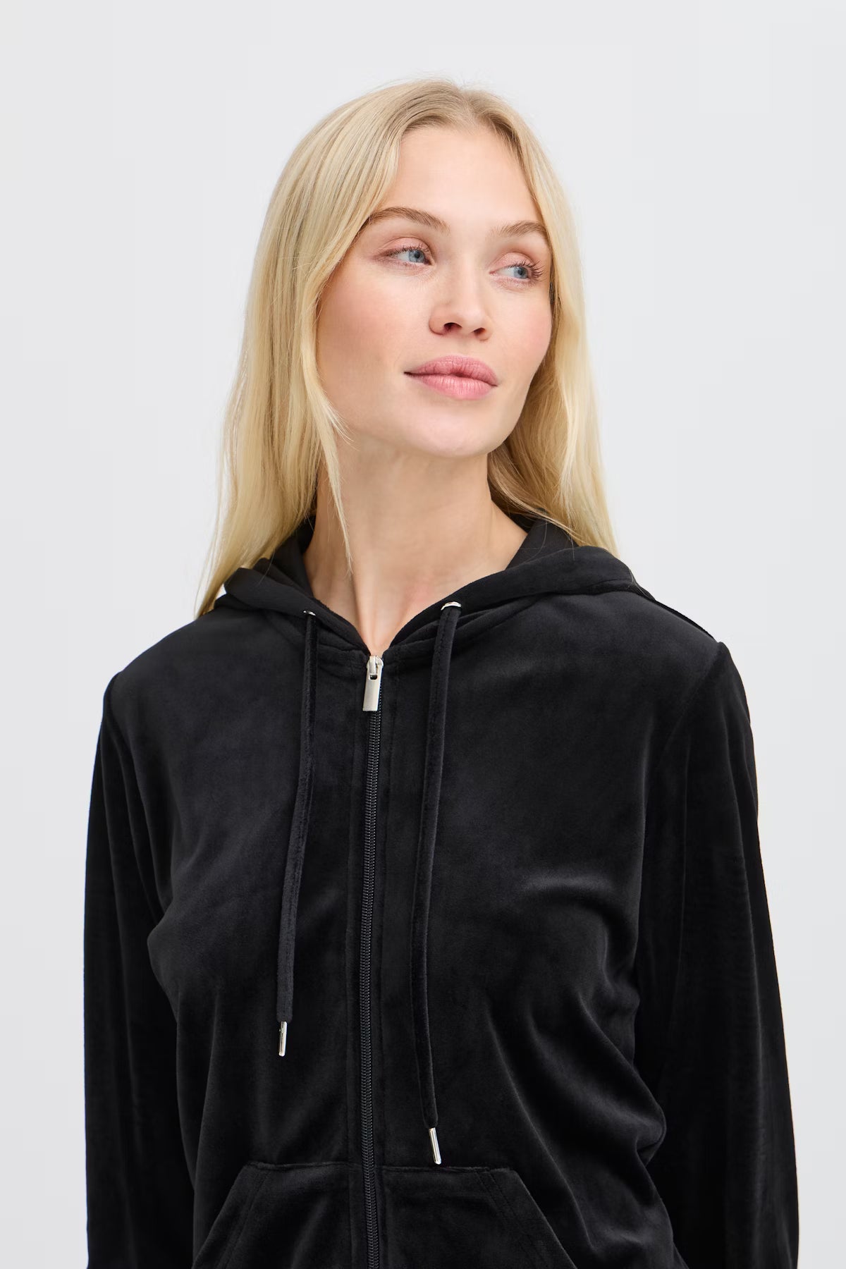 MitzaBY Velvet set B.YOUNG