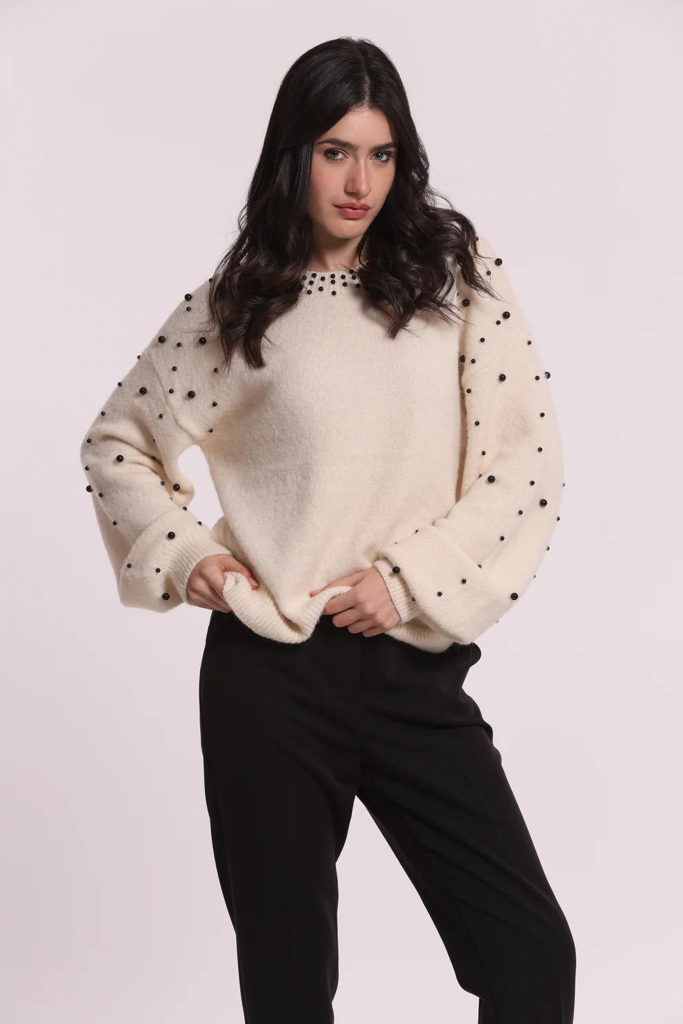 MAGLIA SCOLLO TONDO CON PERLE MIMI-MUA
