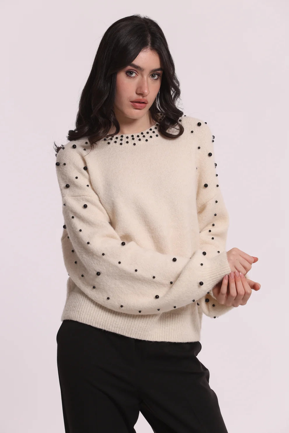 MAGLIA SCOLLO TONDO CON PERLE MIMI-MUA