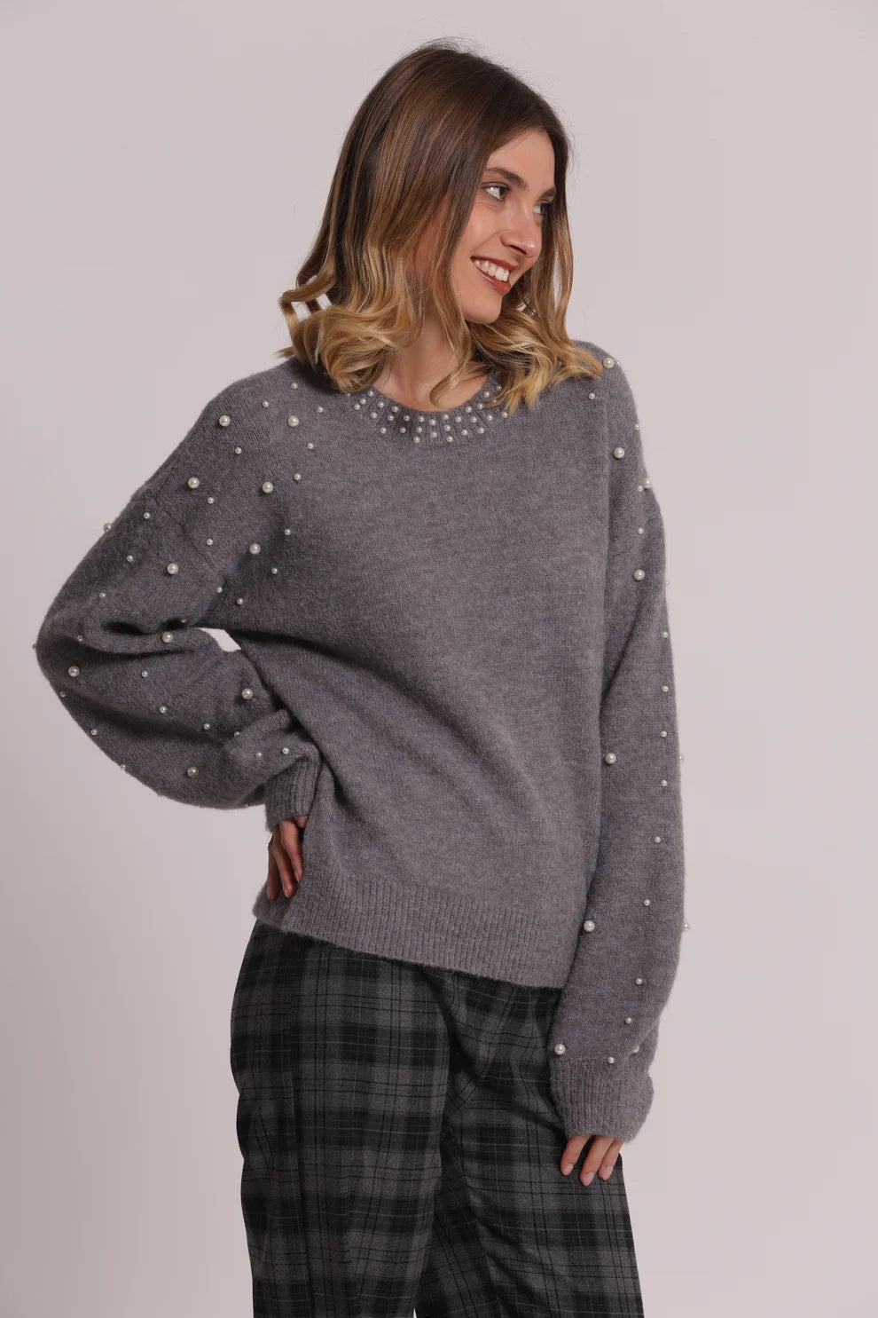 MAGLIA SCOLLO TONDO CON PERLE MIMI-MUA