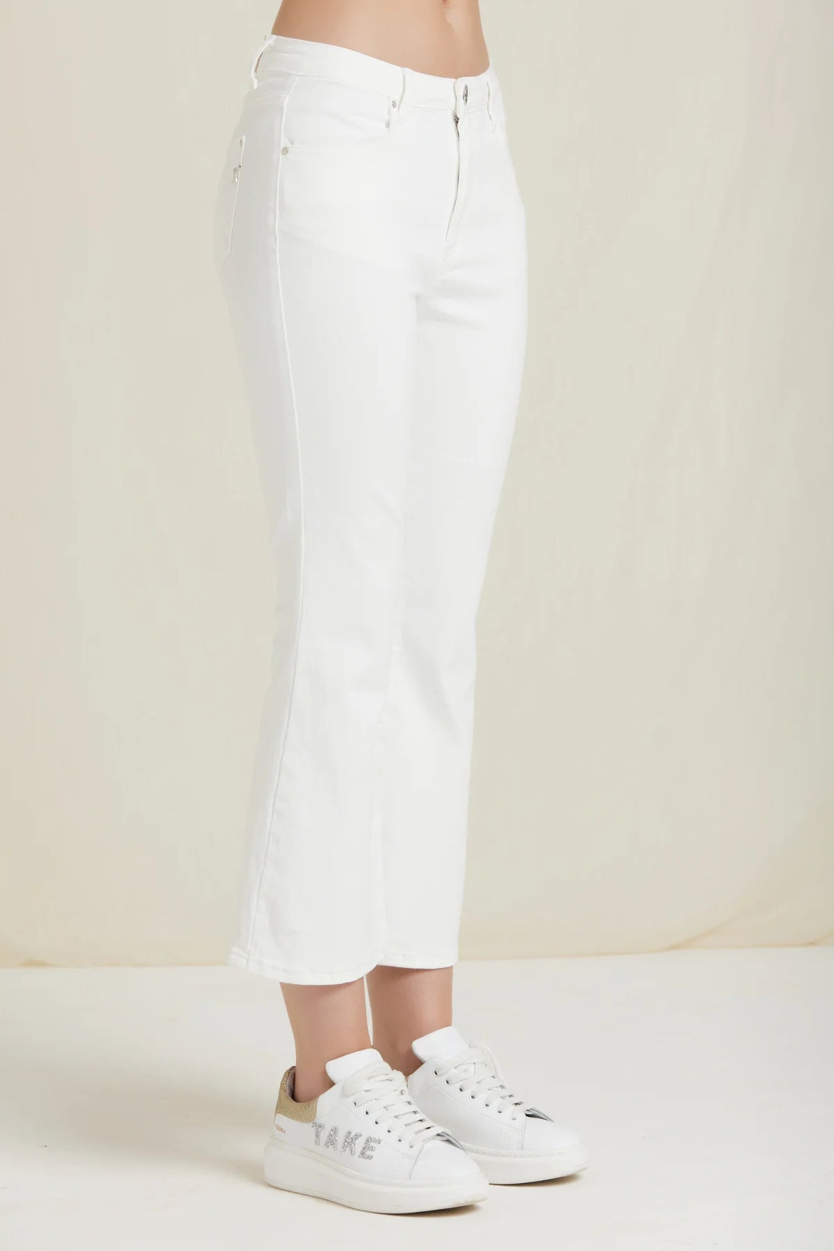 WANDA-BULL SHORT FLARE TAKE TWO