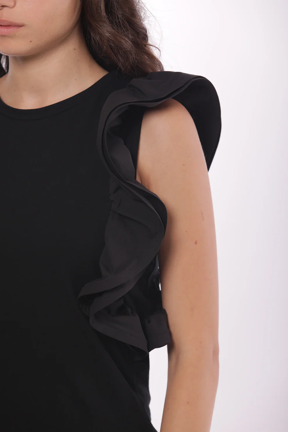 T-SHIRT CON VOULANT "RIGIDE" SU MANICHE MIMI-MUA