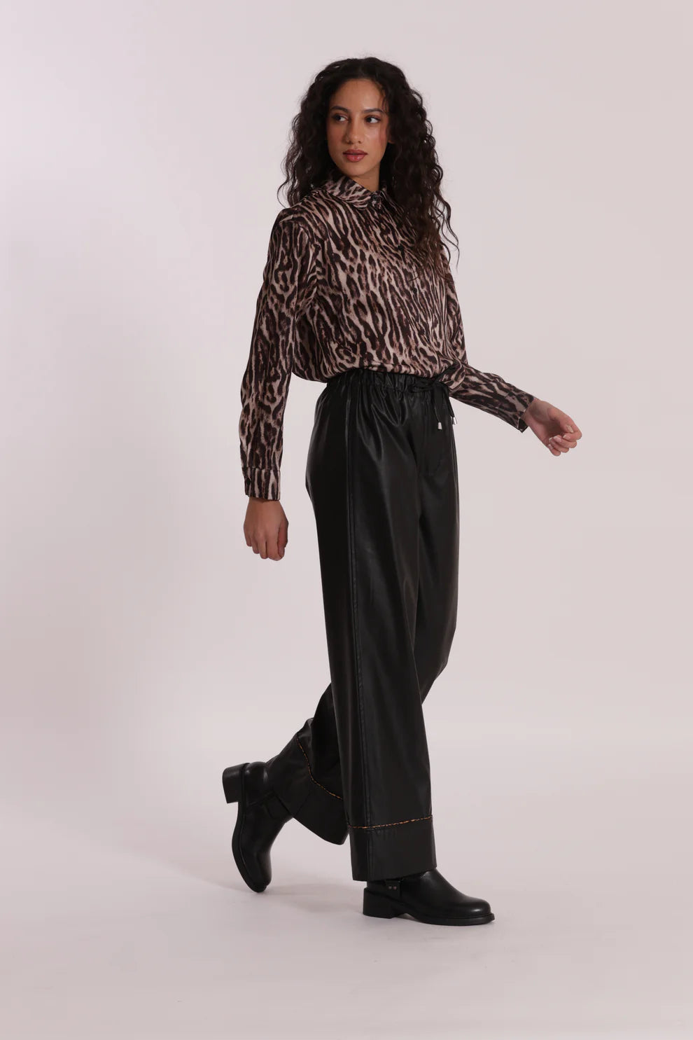 PANTALONE PALAZZO IN SIMIL PELLE CON DETTAGLIO ANIMALIER MIMI-MUA