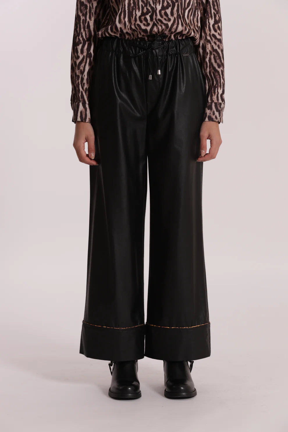 PANTALONE PALAZZO IN SIMIL PELLE CON DETTAGLIO ANIMALIER MIMI-MUA