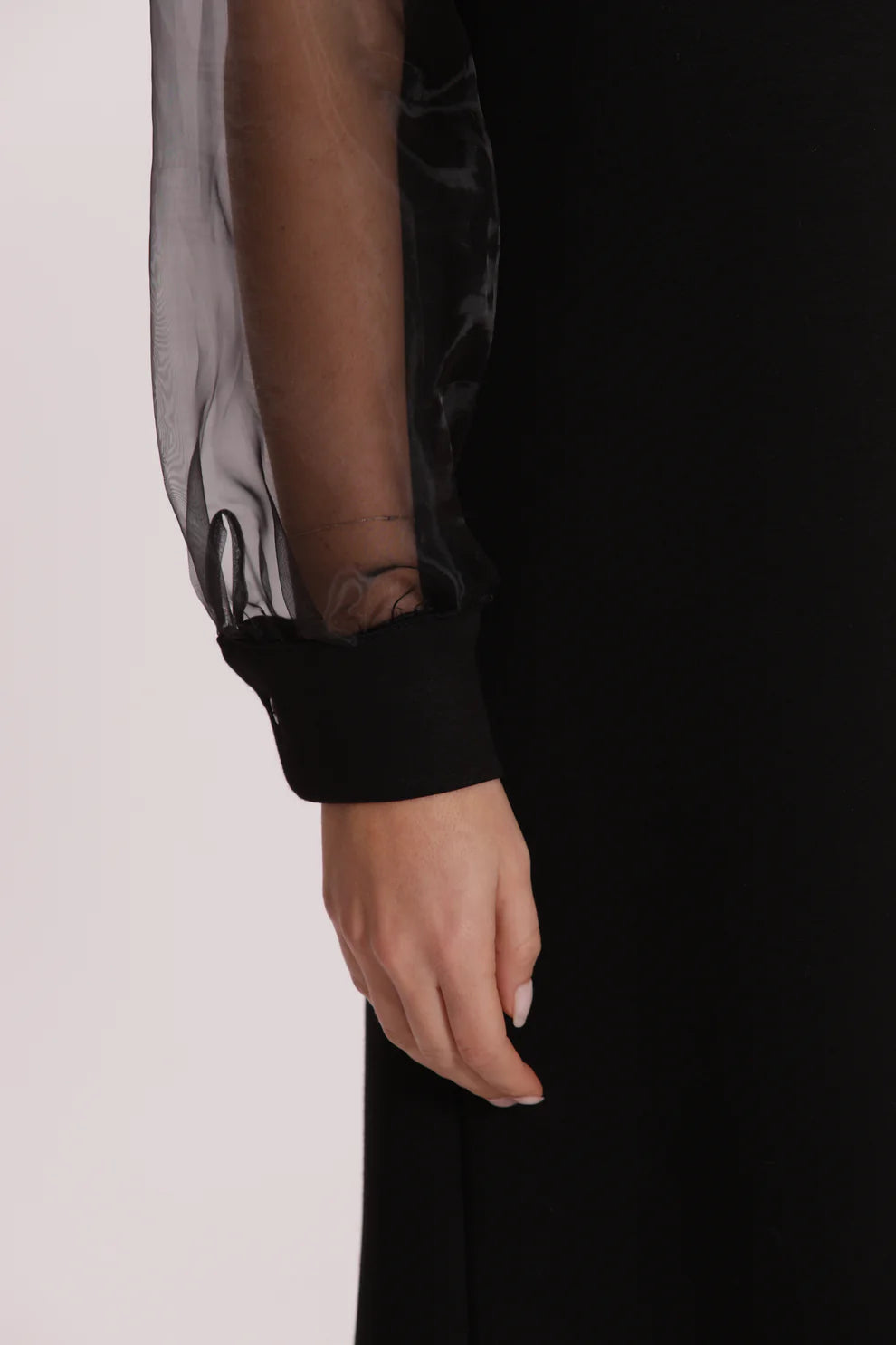 ABITO CORTO CON MANICHE IN ORGANZA E COLLETTO RICAMATO MIMI-MUA