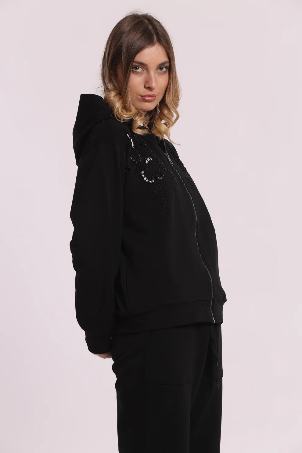 FELPA CON ZIP DETTAGLI TRAFORATI E STRASS MIMI-MUA