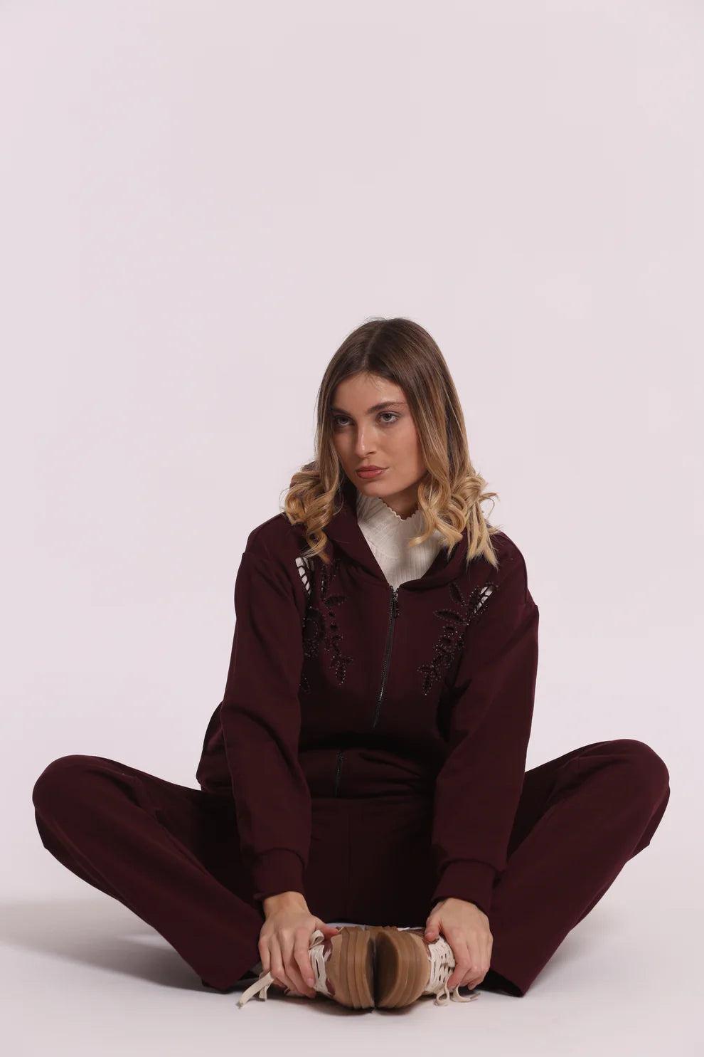 FELPA CON ZIP DETTAGLI TRAFORATI E STRASS MIMI-MUA