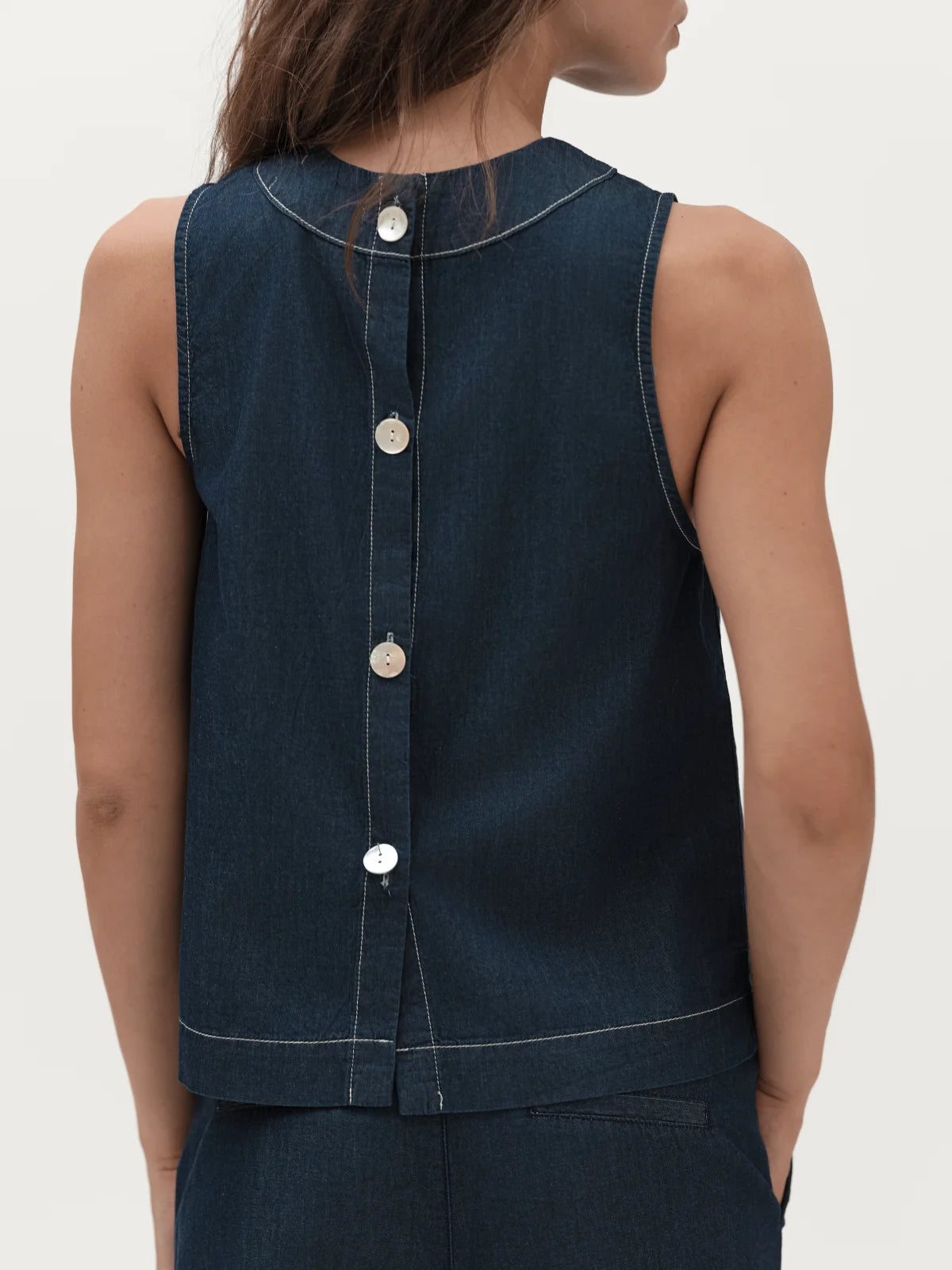 TOP IN CHAMBRAY CON ABBOTTONATURA DIETRO WHITE WISE