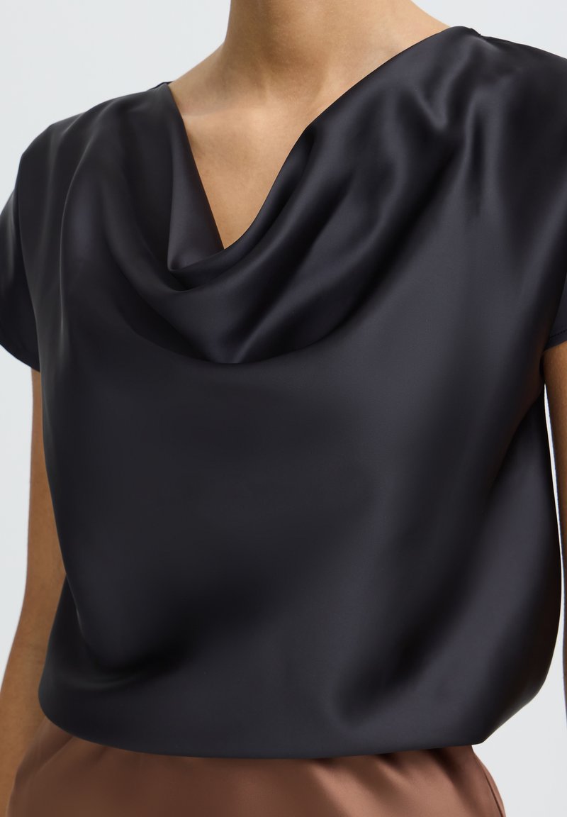 BLUSA IN RASO B.YOUNG