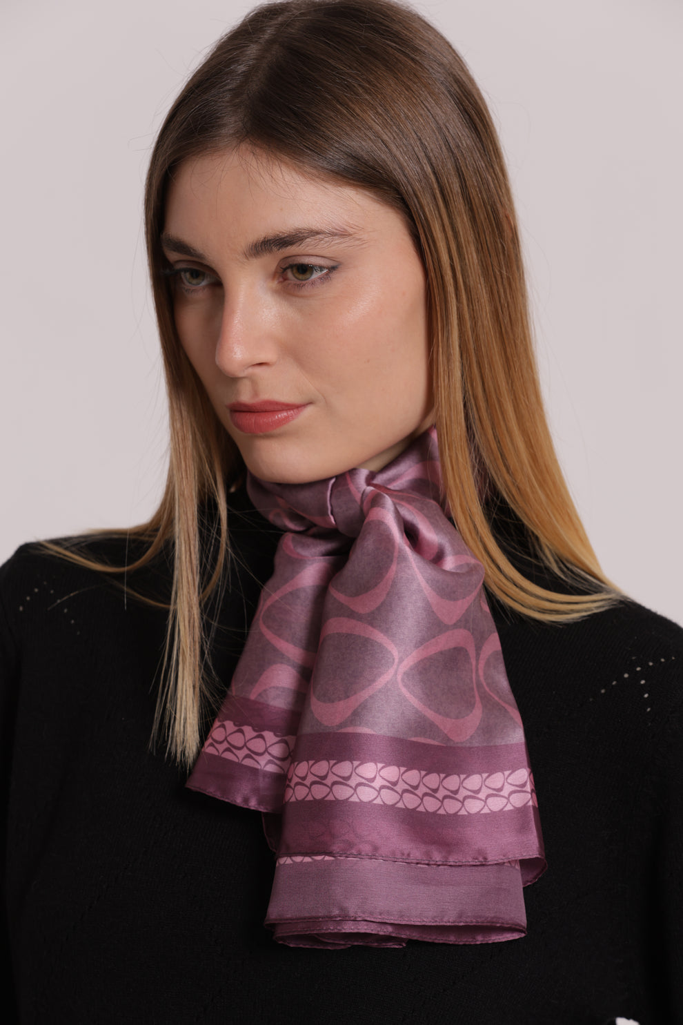 FOULARD CON CERCHIETTI ASIMMETRICI (90X90 cm) MIMI-MUA