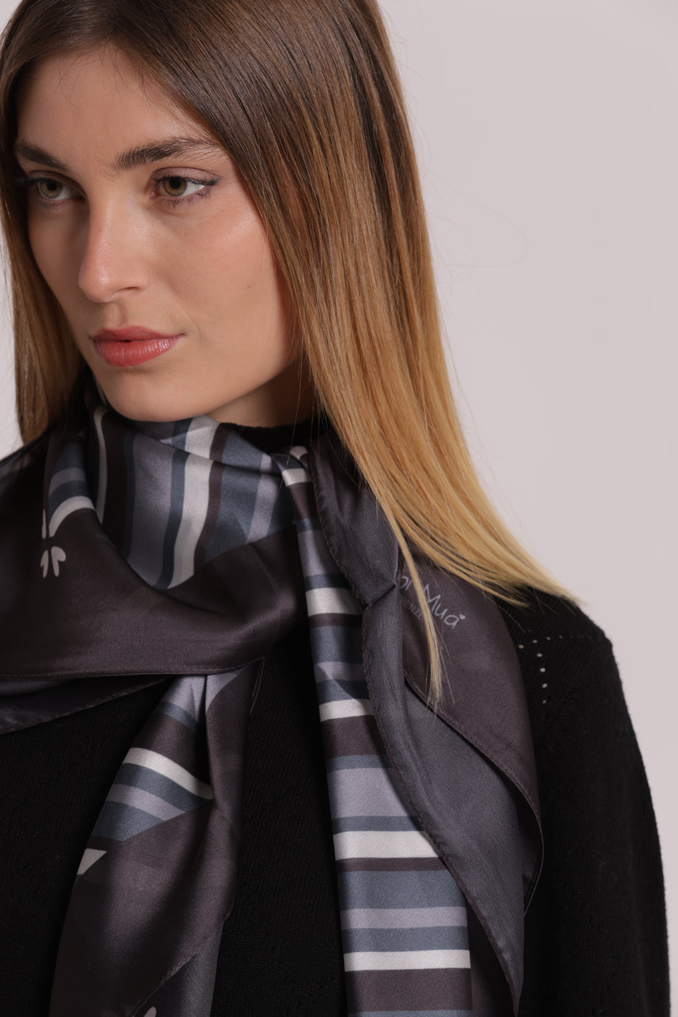 FOULARD CON RIGHE DIAGONALI (90X90 cm) MIMI-MUA