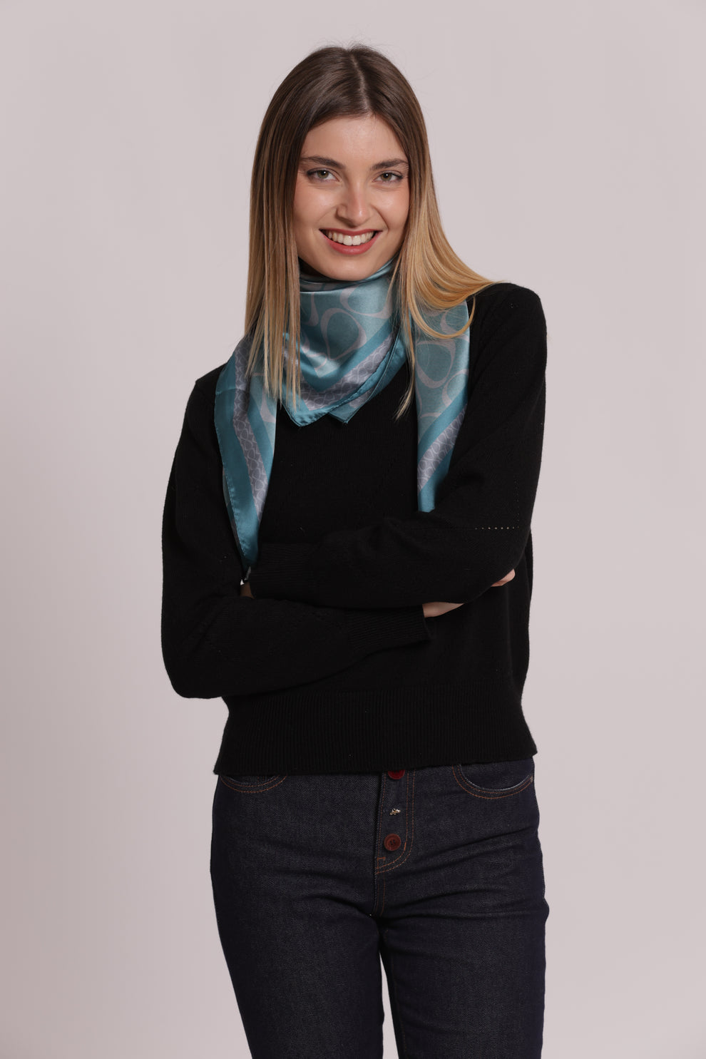 FOULARD CON CERCHIETTI ASIMMETRICI (90X90 cm) MIMI-MUA