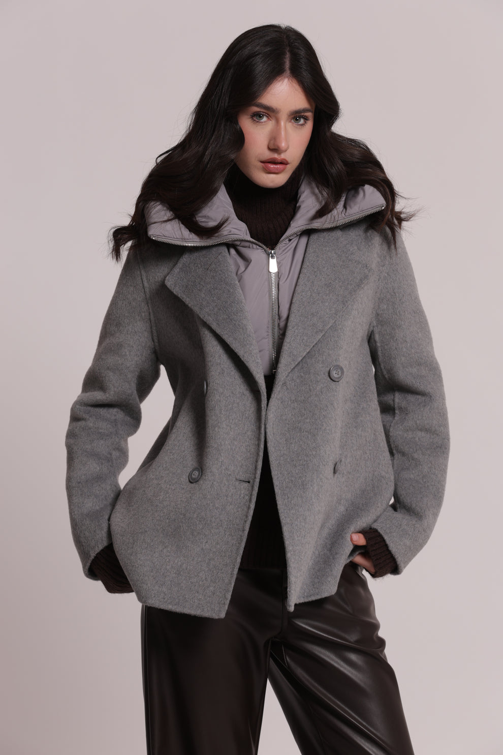 CAPPOTTO CORTO CON DETTAGLIO PIUMINO REMOVIBILE MIMI-MUA