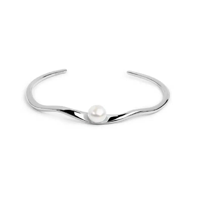 Bracciale rigido a forma organica con perla Marlù