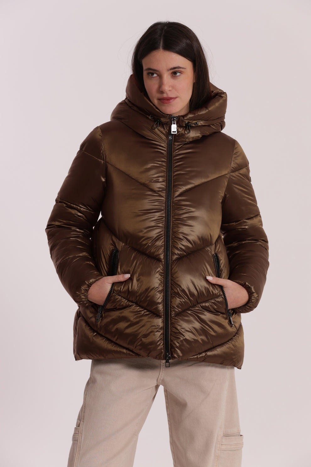 PIUMINO CORTO CON CAPPUCCIO TRAMA GEOMETRICA MIMI-MUA