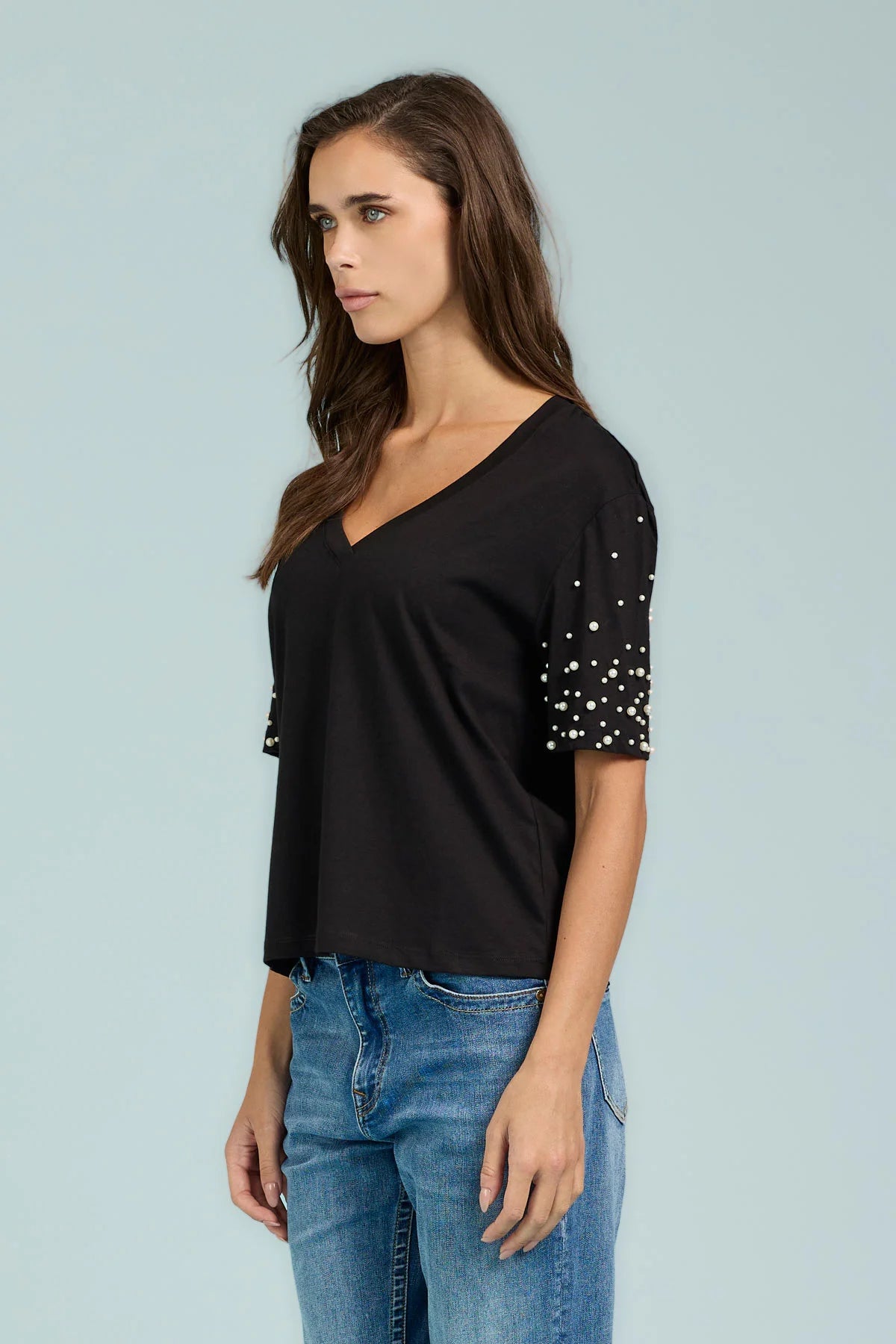 T-SHIRT SCOLLO A V CON PERLE SU MANICA Take Two