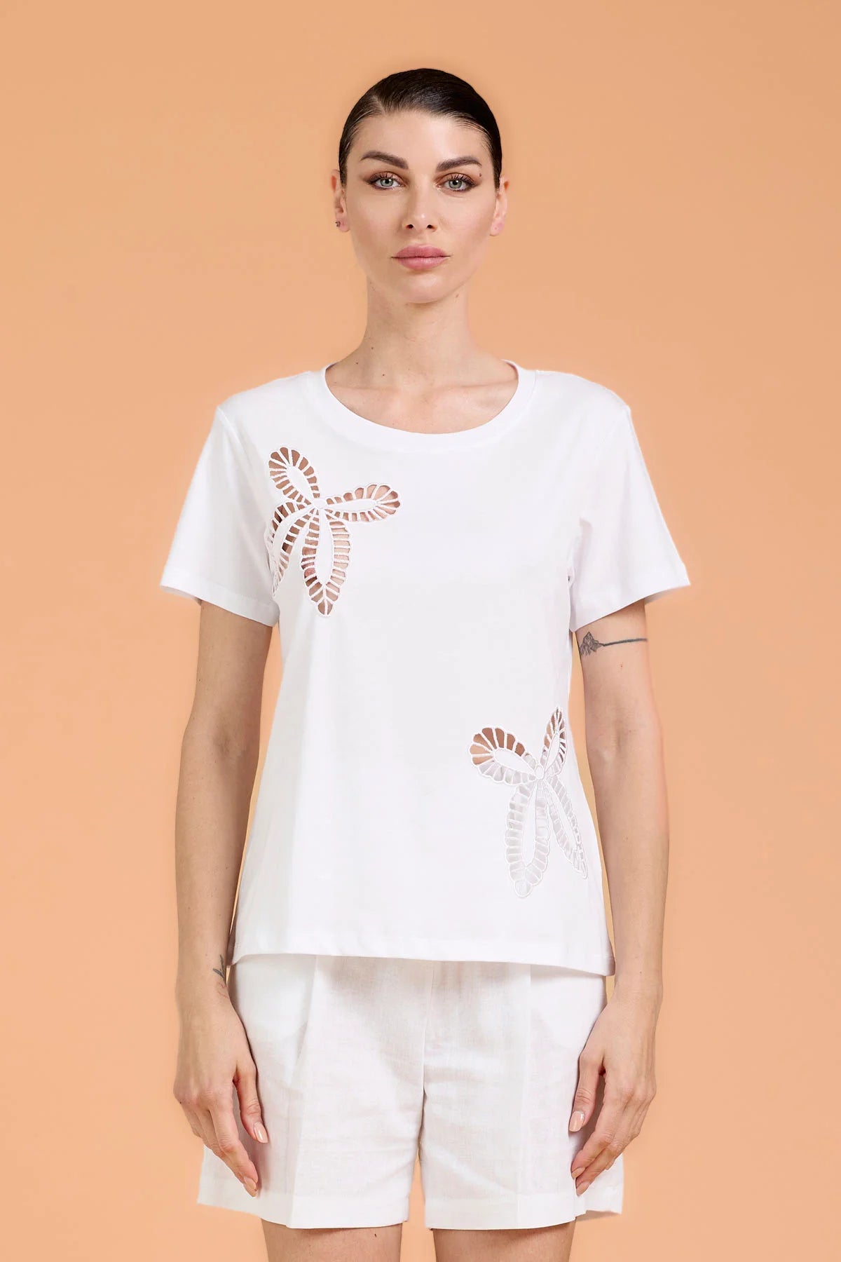 T-SHIRT CON CUT OUT FARFALLA Take Two