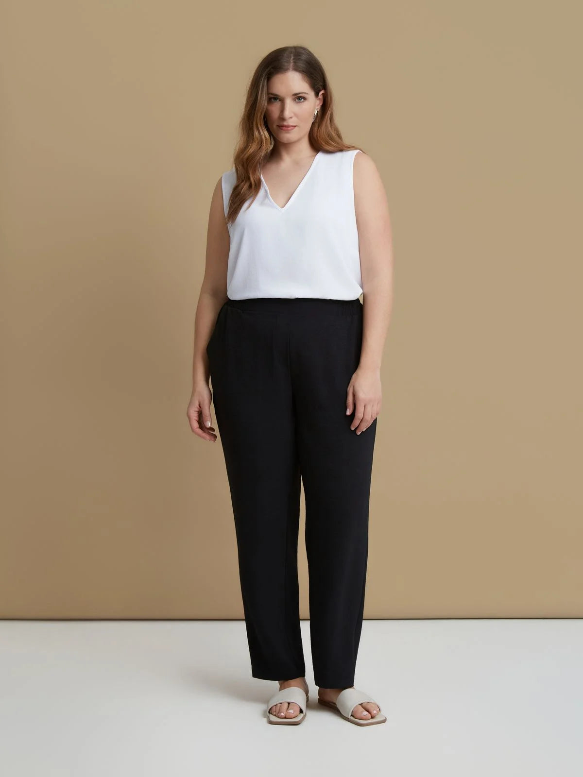 Pantaloni a gamba affusolata in crêpe Mat