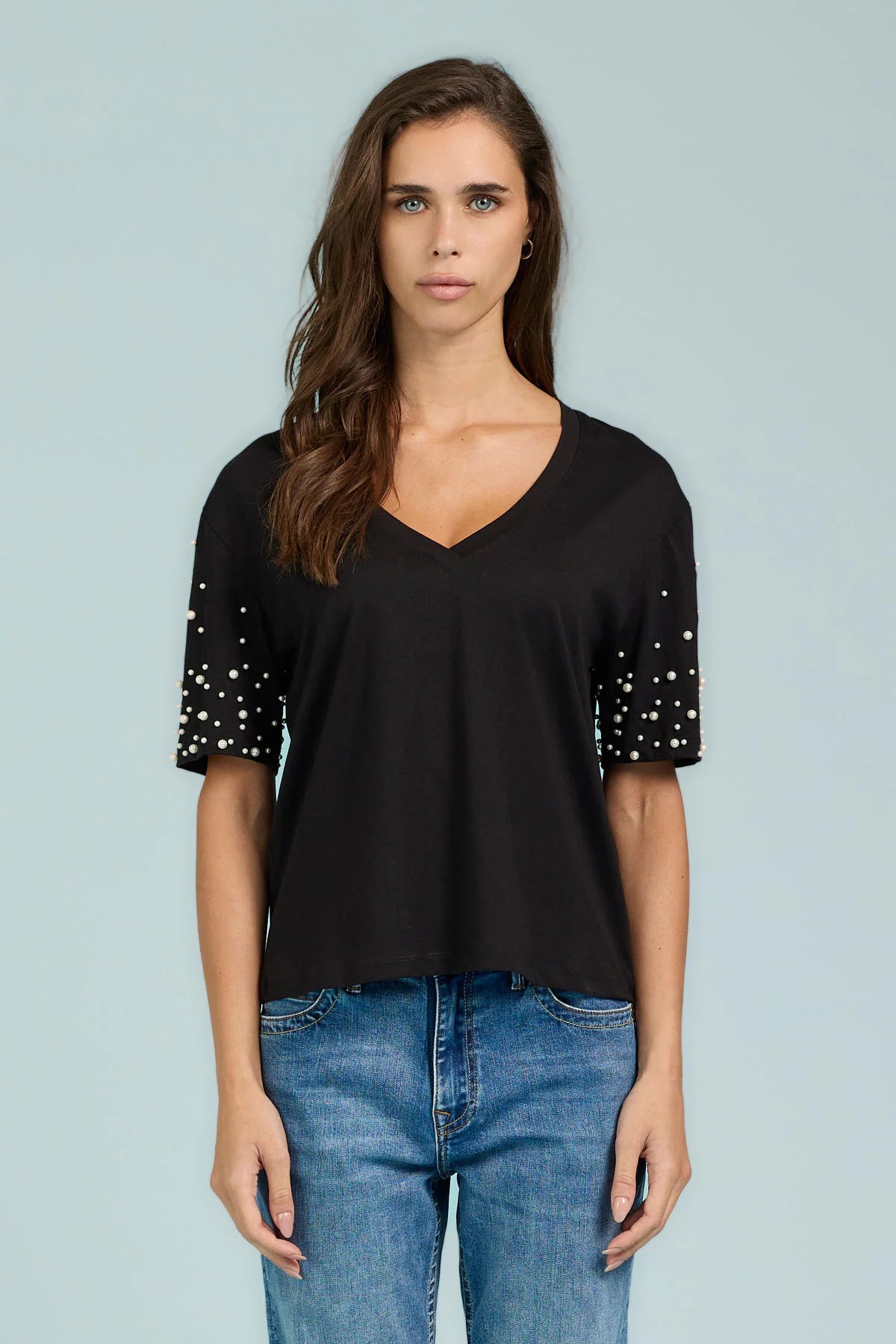T-SHIRT SCOLLO A V CON PERLE SU MANICA Take Two