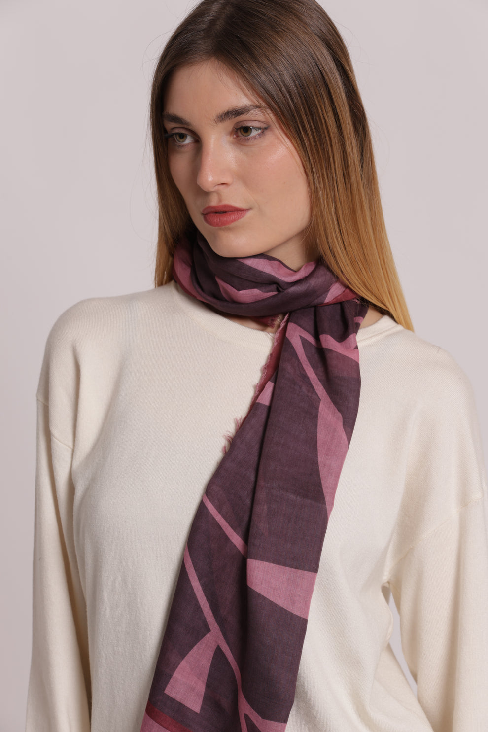 FOULARD CON FOGLIOLINE SPARSE (135X135 cm) MIMI-MUA