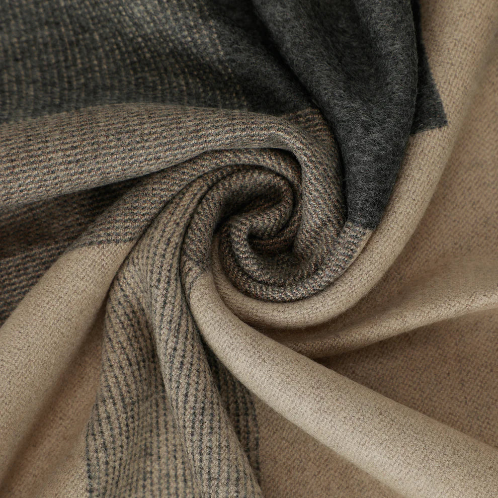 SCIARPA CON MOTIVO GEOMETRICO 7x8