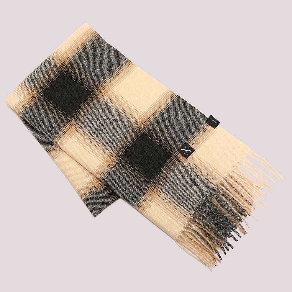 SCIARPA CON MOTIVO TARTAN E FRANGE 7X8
