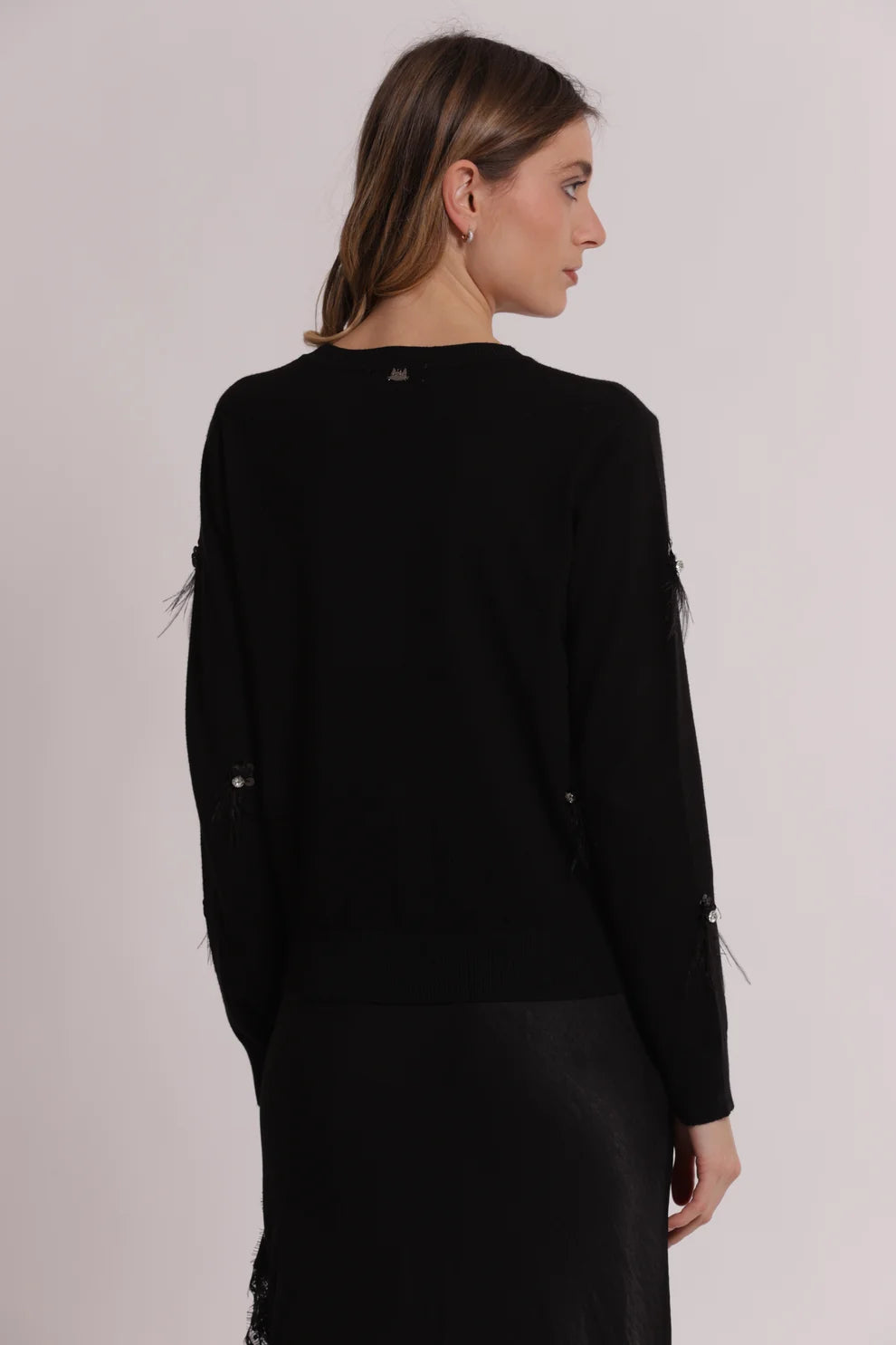 MAGLIA SCOLLO TONDO CON PIUME MIMI-MUA