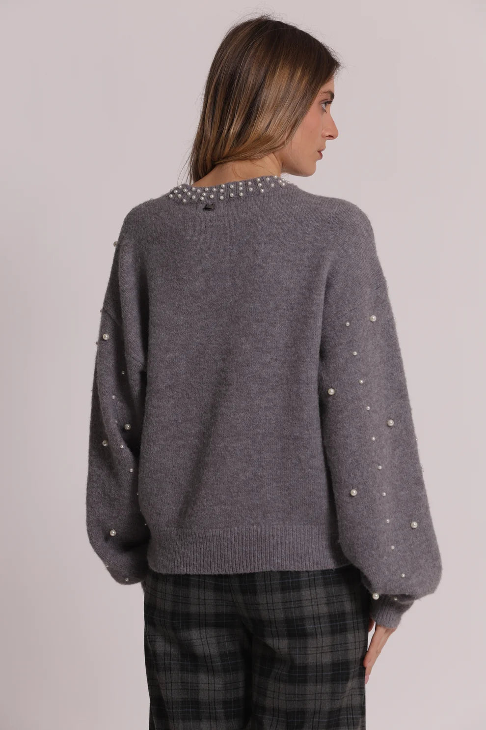 MAGLIA SCOLLO TONDO CON PERLE MIMI-MUA