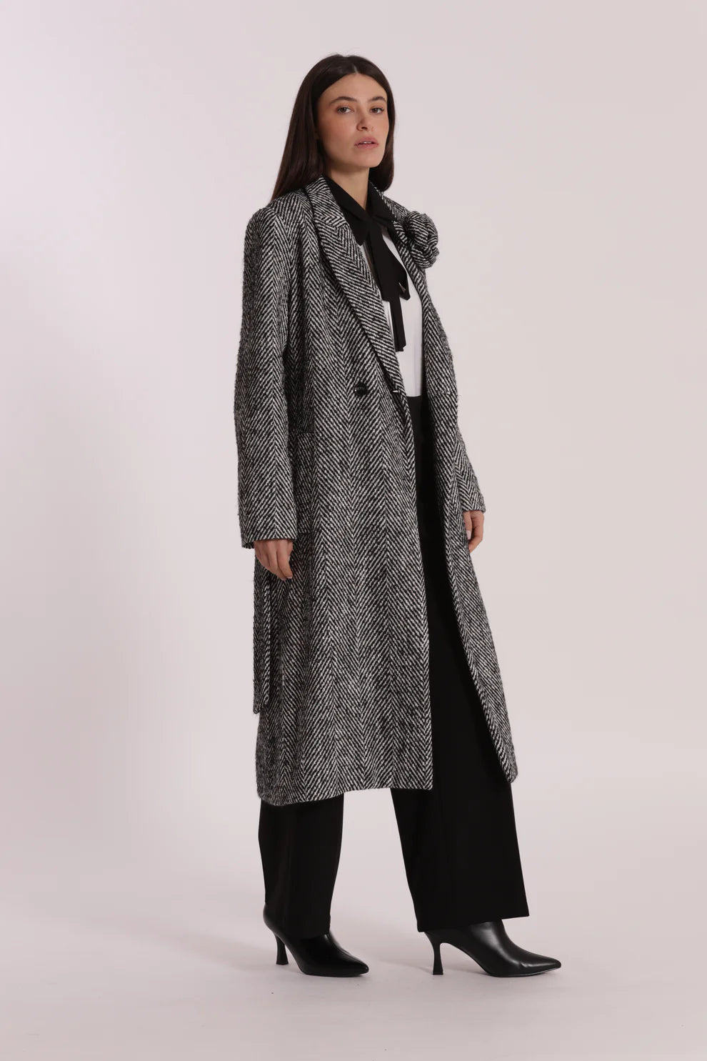 CAPPOTTO LUNGO SPIGATO CON FIORE SU COLLO MIMI-MUA