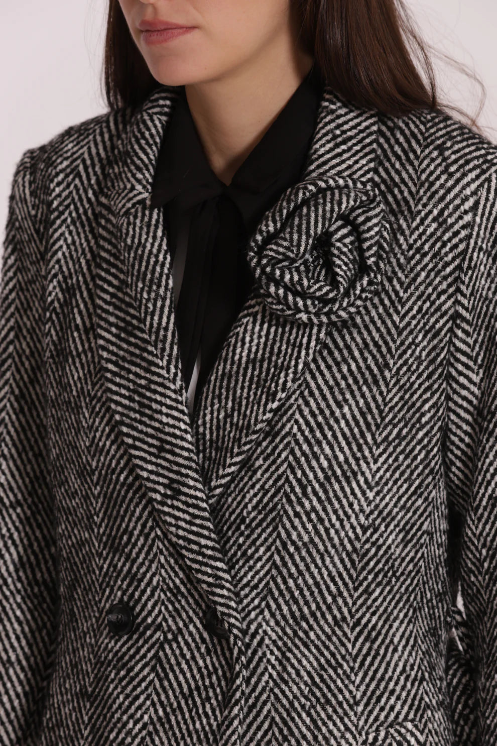 CAPPOTTO LUNGO SPIGATO CON FIORE SU COLLO MIMI-MUA