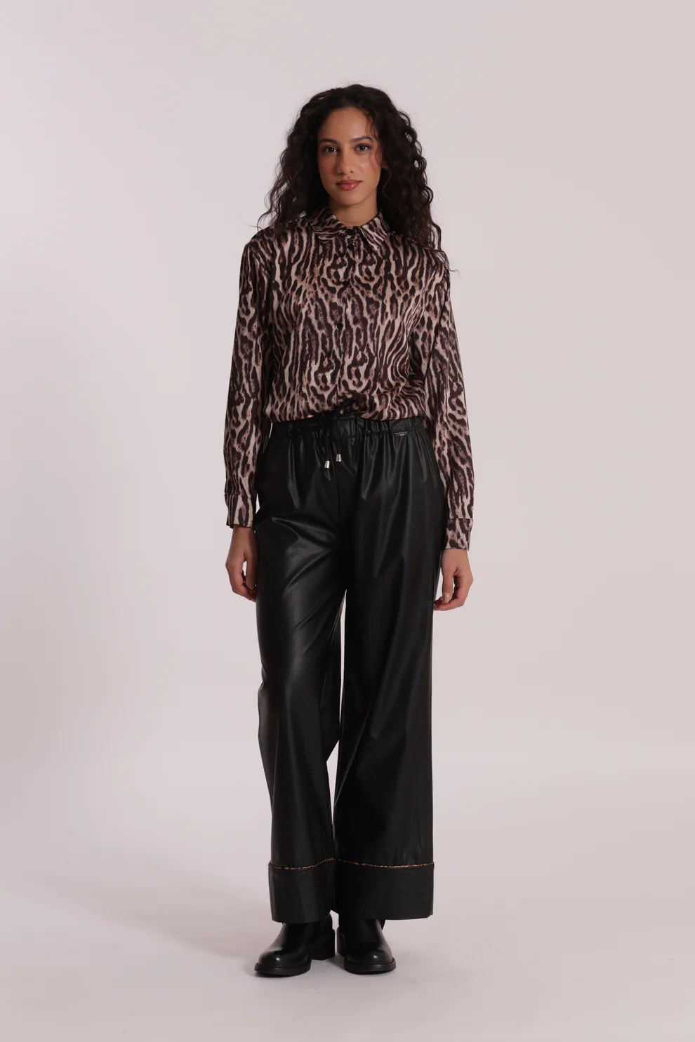 PANTALONE PALAZZO IN SIMIL PELLE CON DETTAGLIO ANIMALIER MIMI-MUA