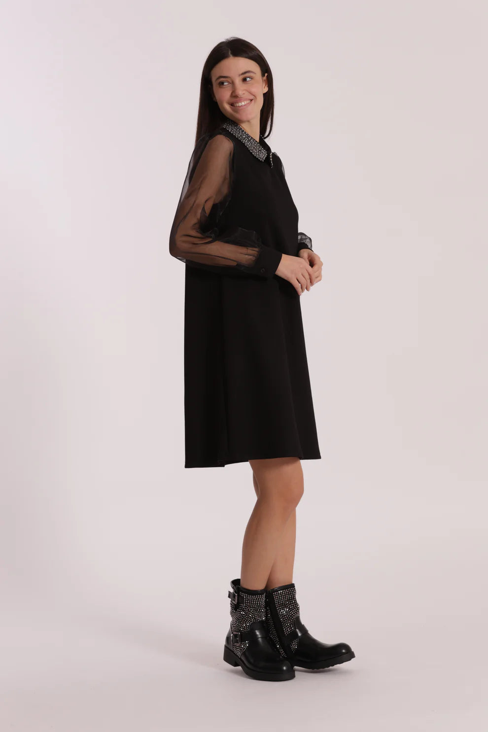 ABITO CORTO CON MANICHE IN ORGANZA E COLLETTO RICAMATO MIMI-MUA