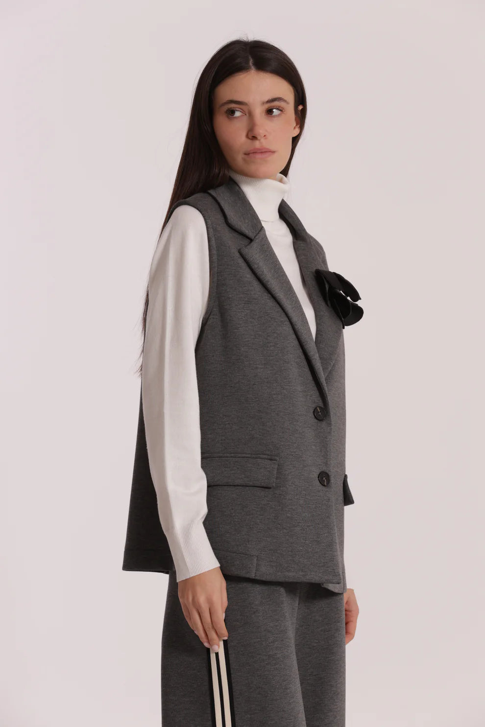 GILET OVER IN NEOPRENE CON FIORE MIMI-MUA