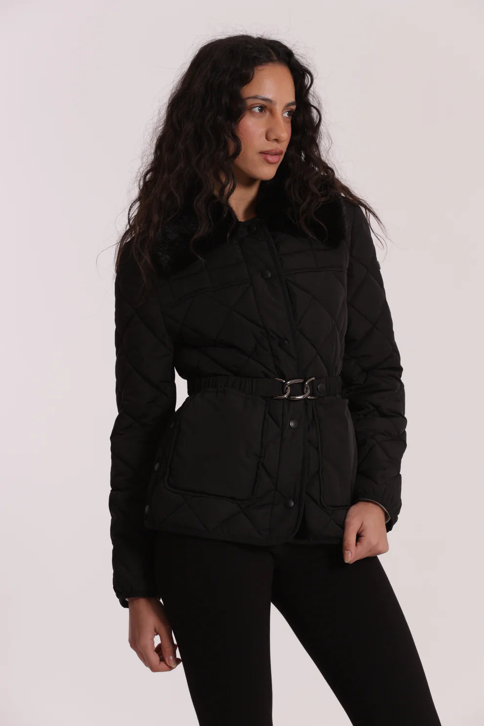 PIUMINO CORTO CON COLLO EFFETTO PELLICCIA CON CINTURA MIMI-MUA