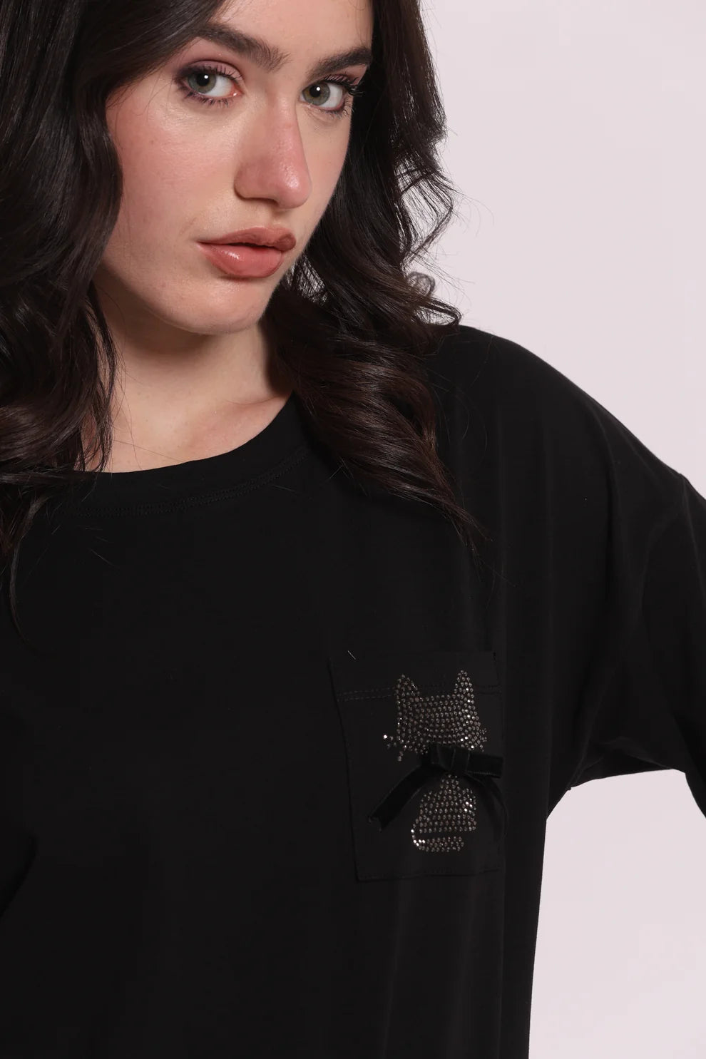 T-SHIRT CON TASCHINO E GATTO STRASS MIMI-MUA