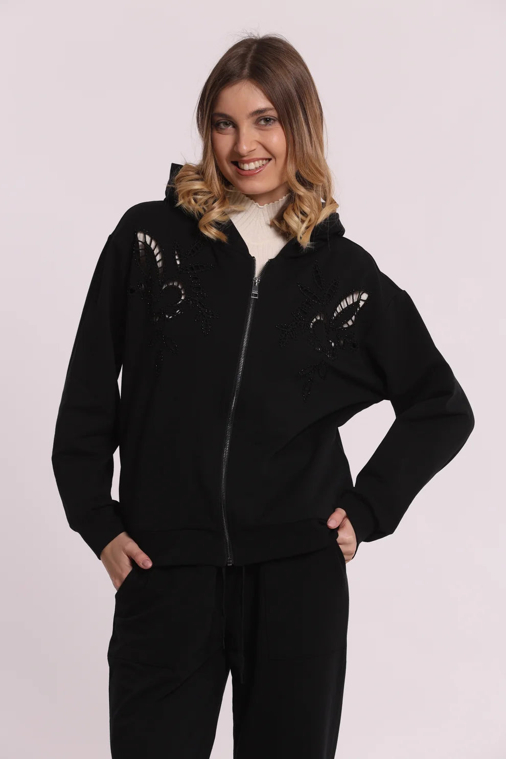FELPA CON ZIP DETTAGLI TRAFORATI E STRASS MIMI-MUA
