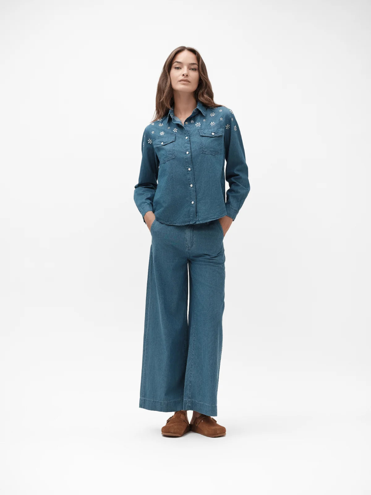 CAMICIA IN CHAMBRAY CON APPLICAZIONI WHITE WISE