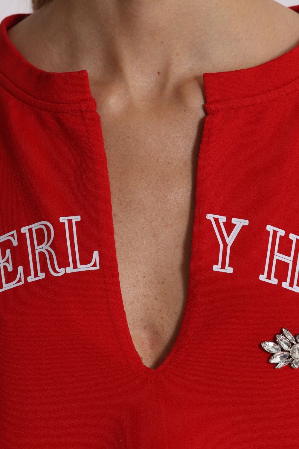 FELPA "BEVERLY HILLS" CON SCOLLO A V E DETTAGLI IN STRASS MIMI-MUA