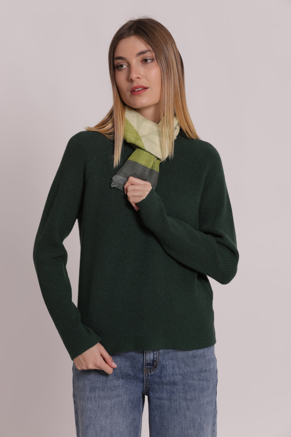 FOULARD CON FOGLIOLINE SPARSE (135X135 cm) MIMI-MUA