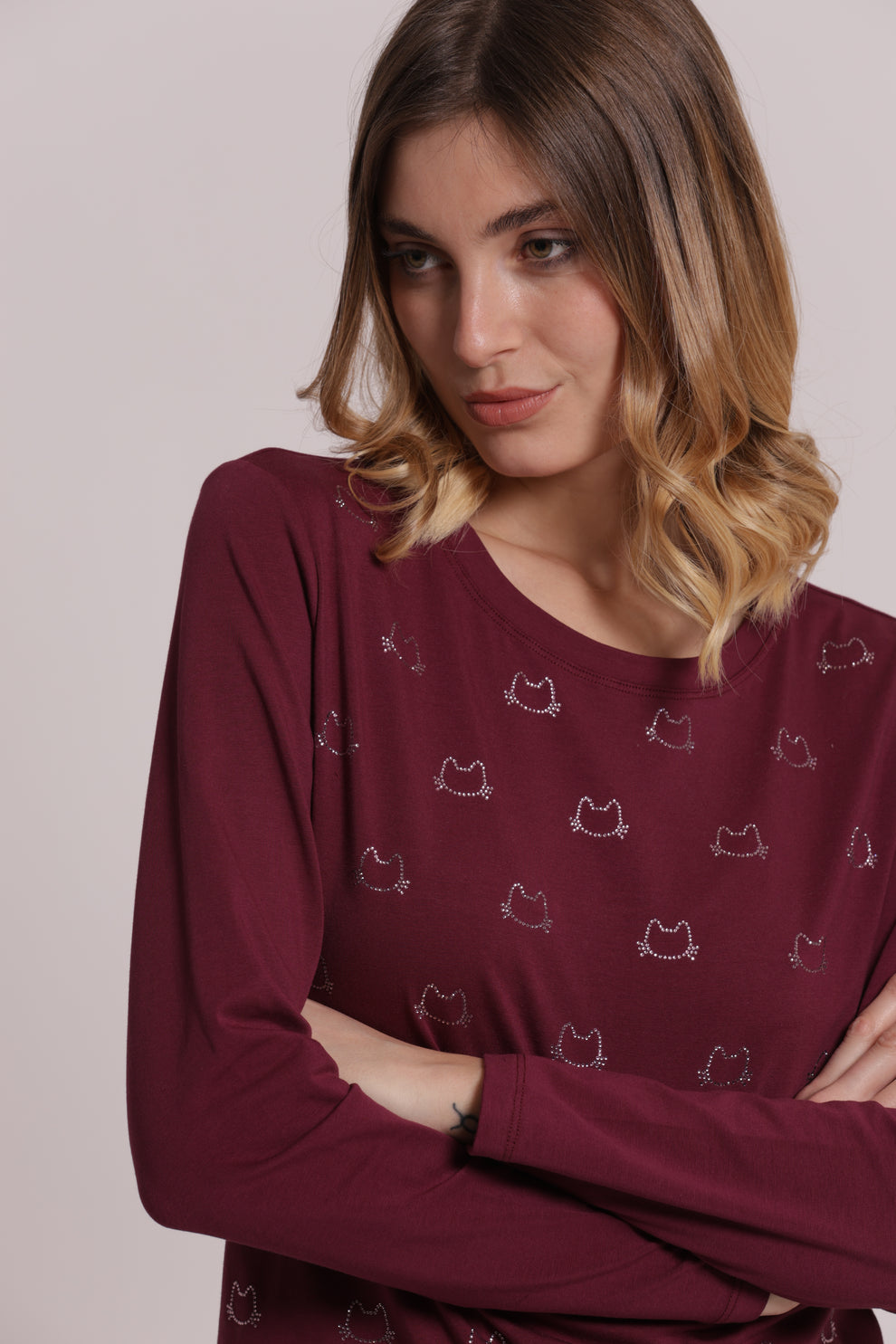 T-SHIRT MANICHE LUNGHE CON SCOLLO A V E GATTI STRASS MIMI-MUA