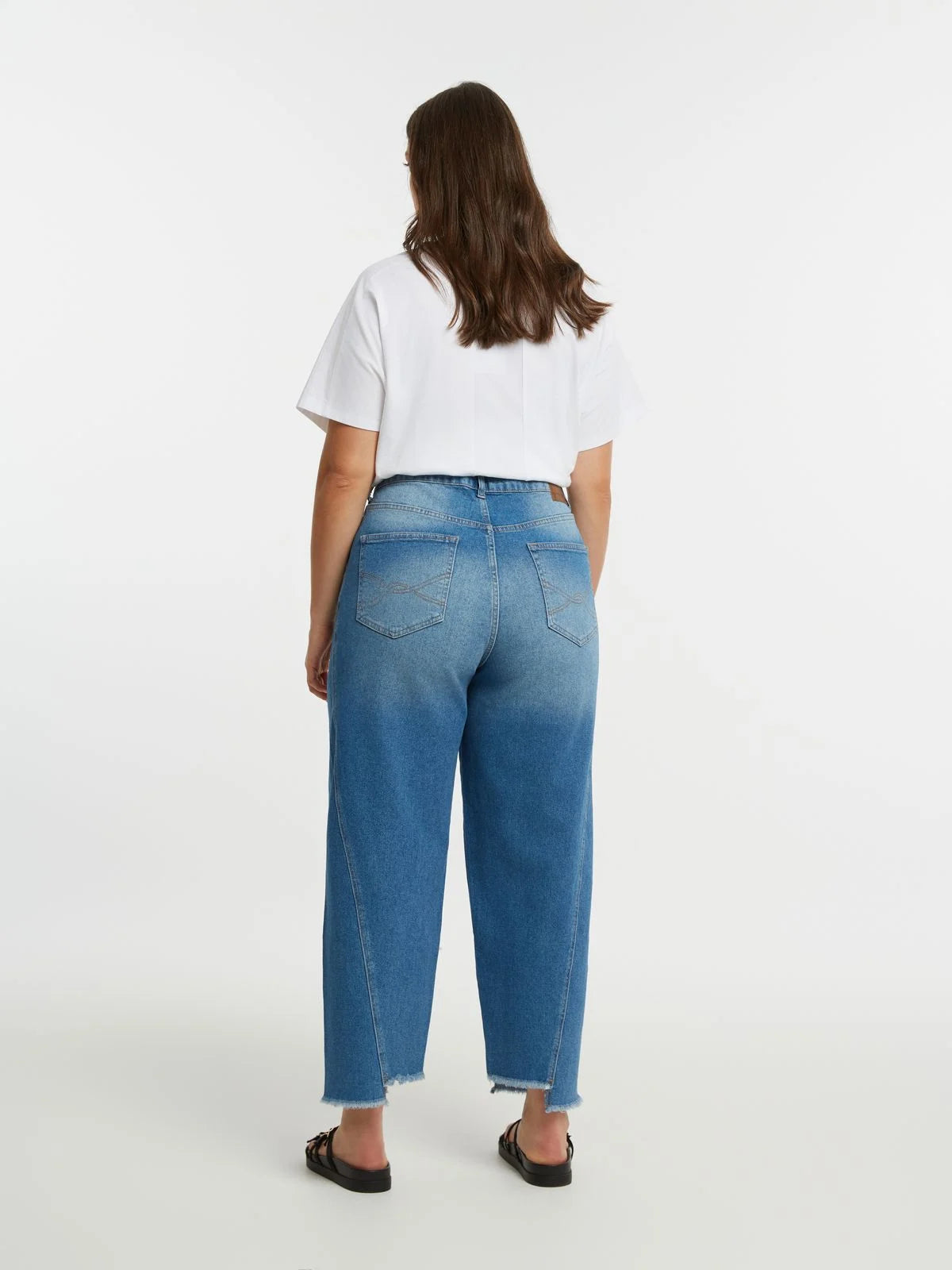 Jeans a gamba dritta blu slavato con orlo a intaglio Mat