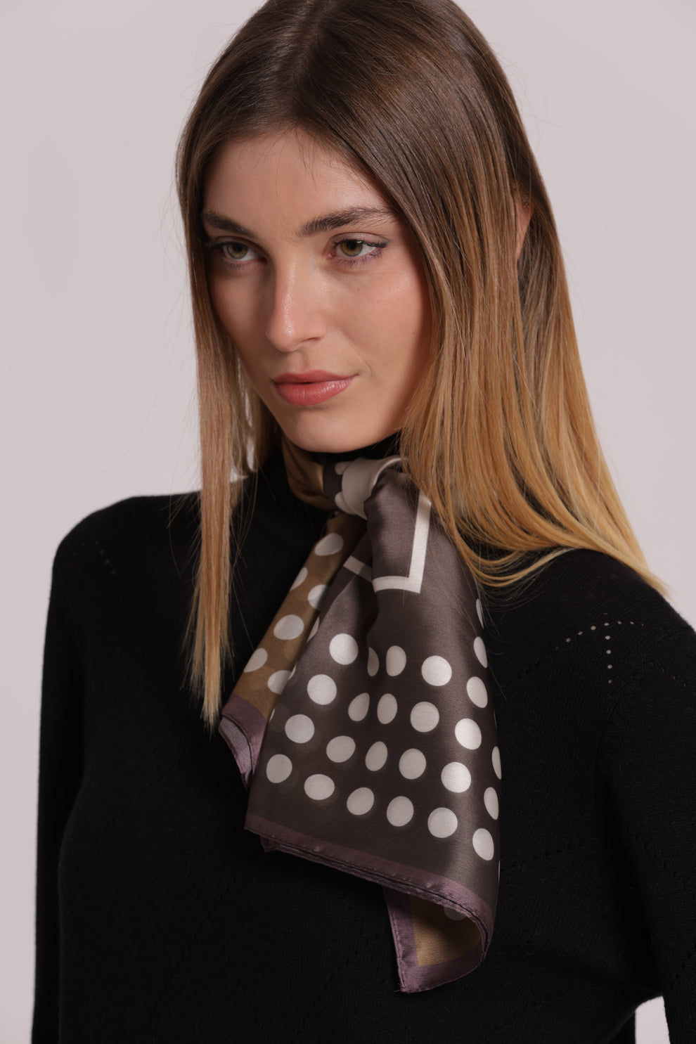 FOULARD CON CORNICE A PALLINI (90X90 cm) MIMI-MUA