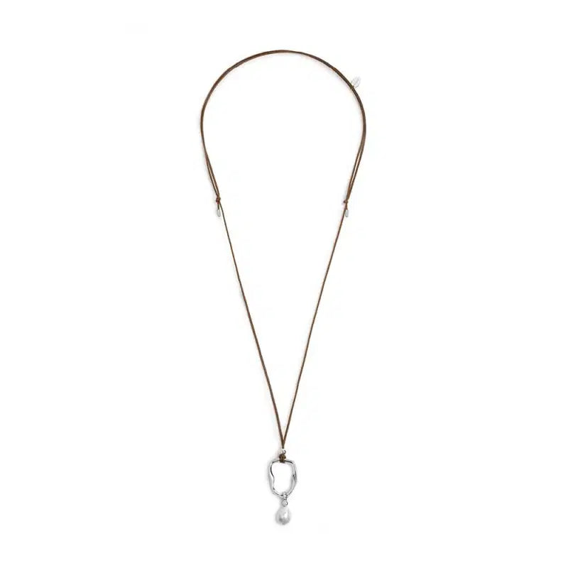Collana cordino con pendente a forma organica con perla Marlù