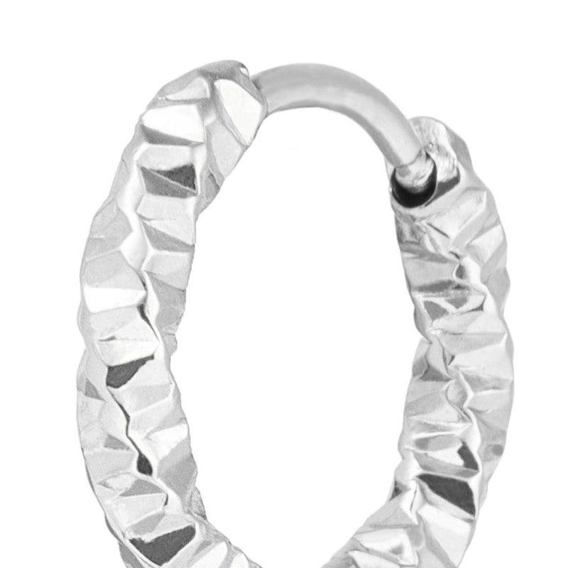 Orecchino a cerchio ritorto 1,5 cm trama diamantata Marlù