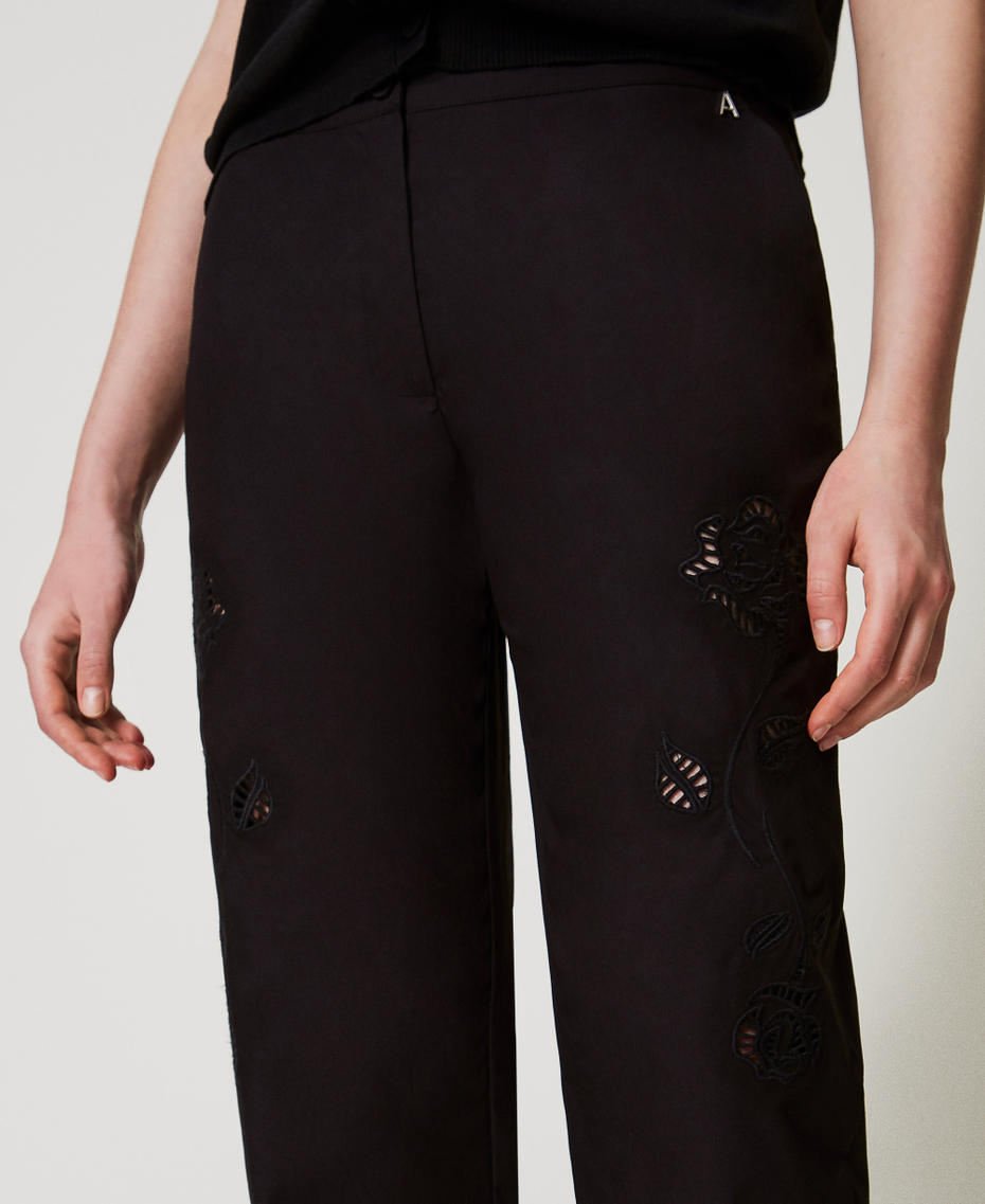 Pantaloni chino con ricamo a fiori Twinset