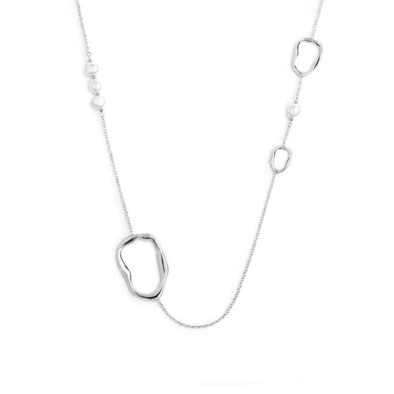 Collana catena con tre elementi di diverse dimensioni a forma organica e perle Marlù