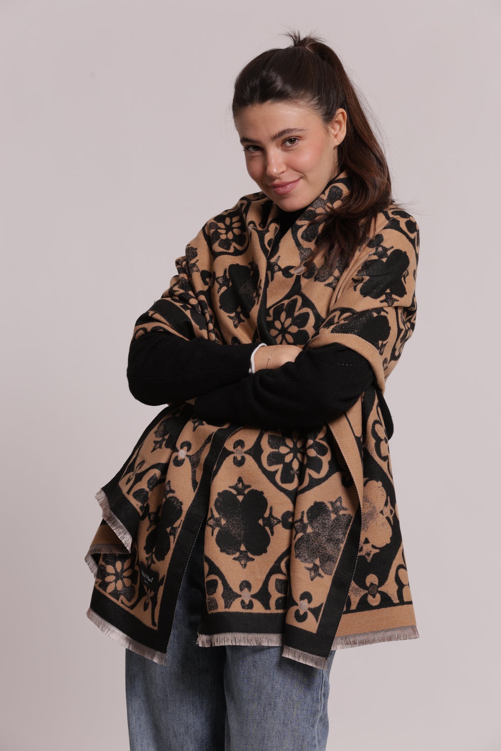 SCIARPA CON ORNAMENTI E FIORI ASTRATTI MIMI-MUA
