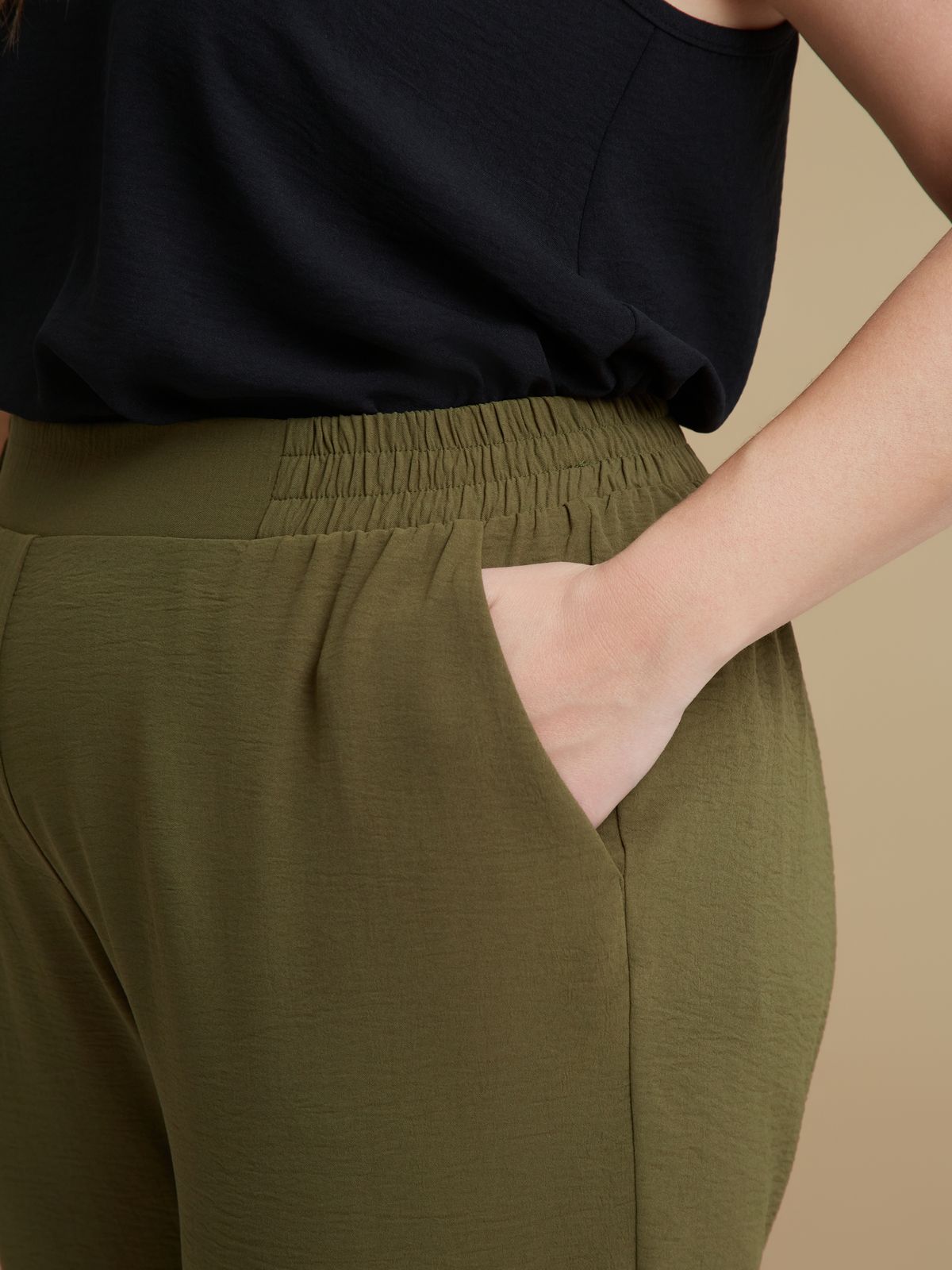 Pantaloni a gamba affusolata in crêpe Mat
