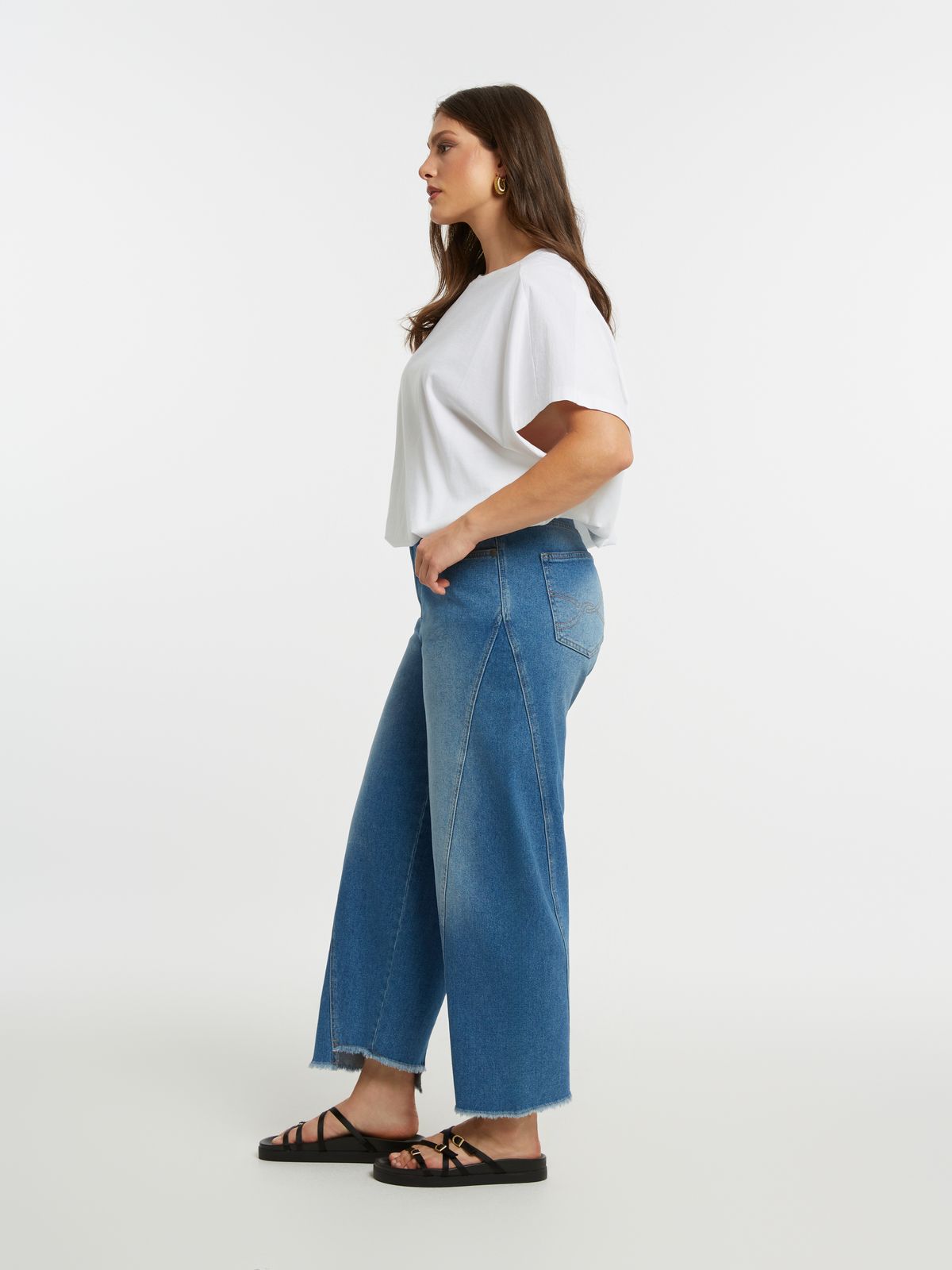 Jeans a gamba dritta blu slavato con orlo a intaglio Mat